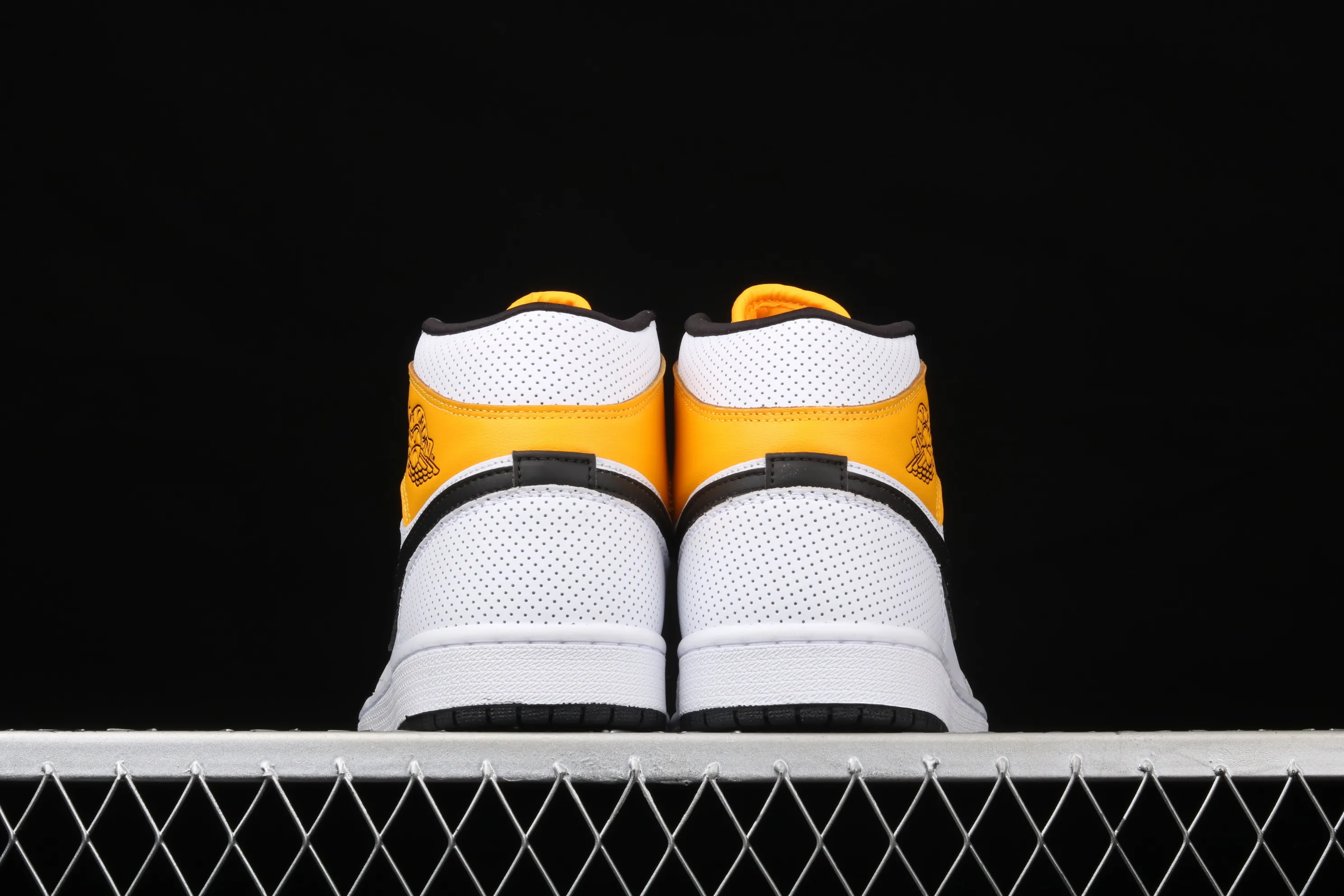 All categories Air Jordan Jordan series basketball shoes Air Jordan 1 Mid Air Jordan 1 Mid AJ1 Joe 1 white yellow black hook Chinese culture basketball shoes BQ6472-107